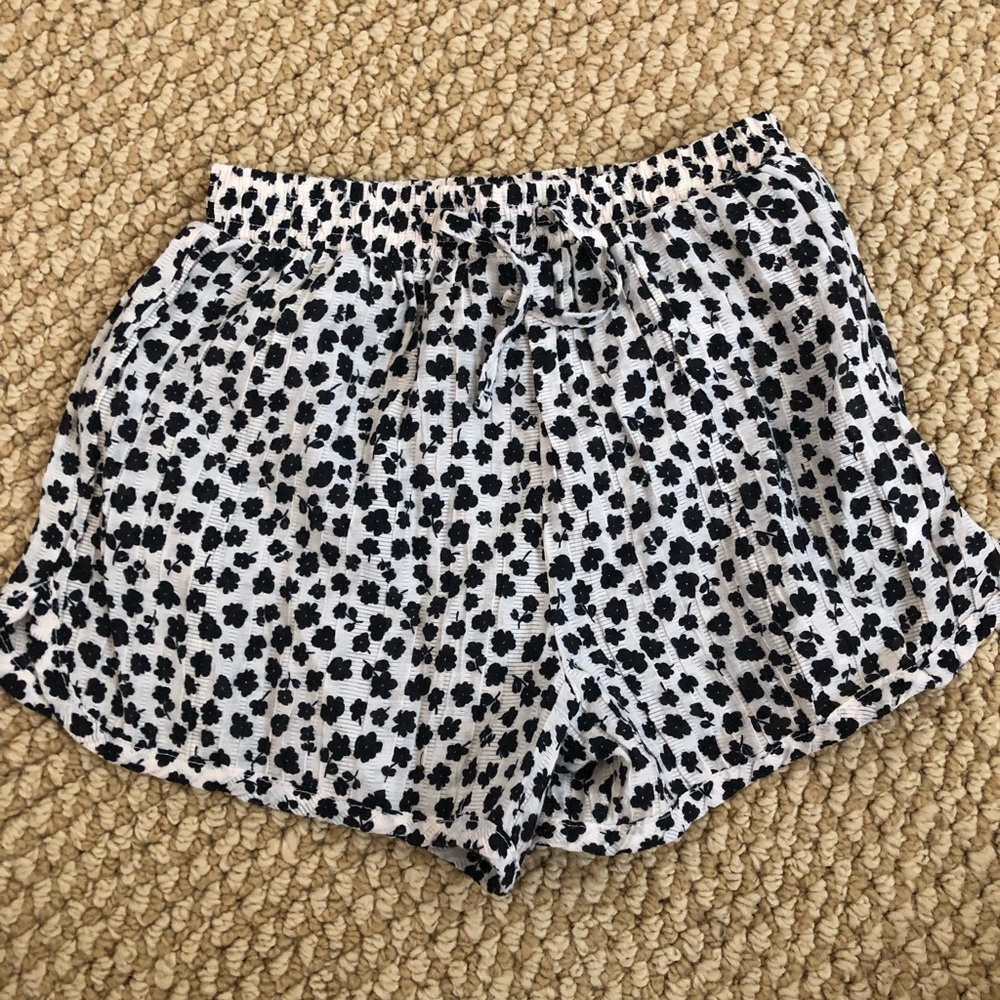 Zara girls small black floral print shorts